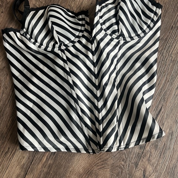 Frederick’s of Hollywood Striped Black and White Women's Top 34 Medium - Picture 2 of 4